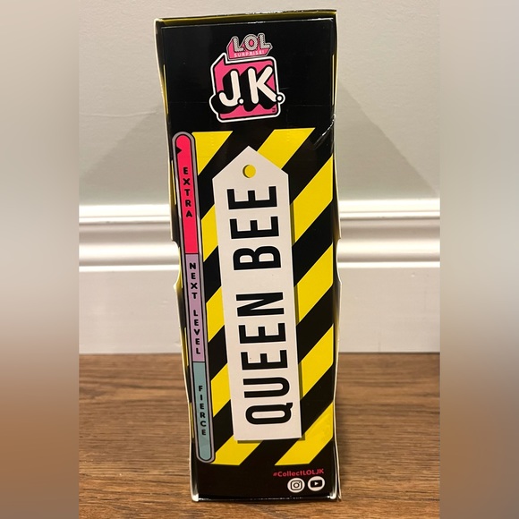 L.O.L Surprise! JK Queen Bee fashion doll with 15 surprises - Picture 2 of 4